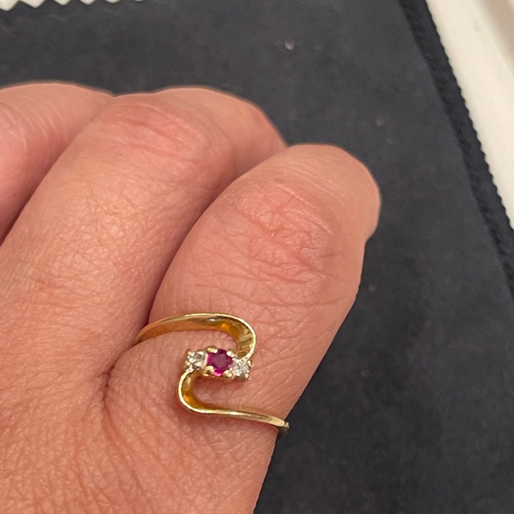 Elegant Gold and ruby and diamond Ring